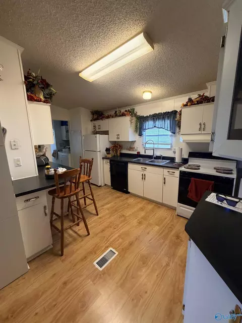 Kitchen - 15 Dorough St, Steele, AL 35987 photo 1 of 3
