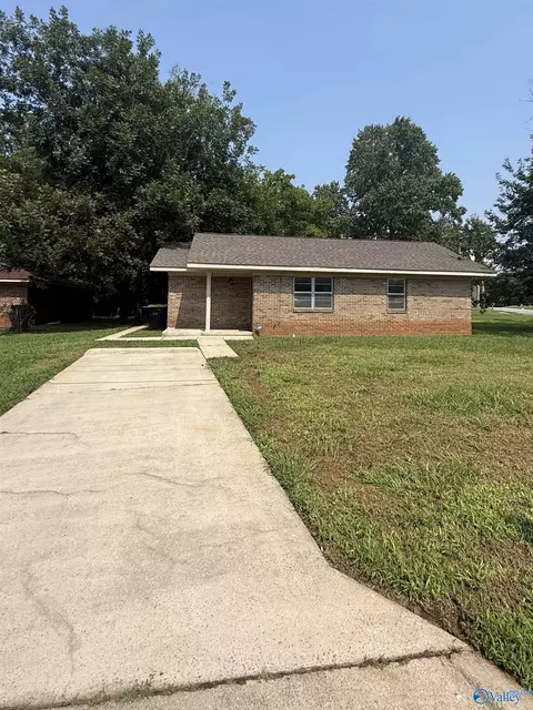 102 Elm Ct, Decatur, AL 35601