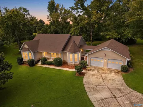 430 Shady Grove Rd, Guntersville, AL 35976