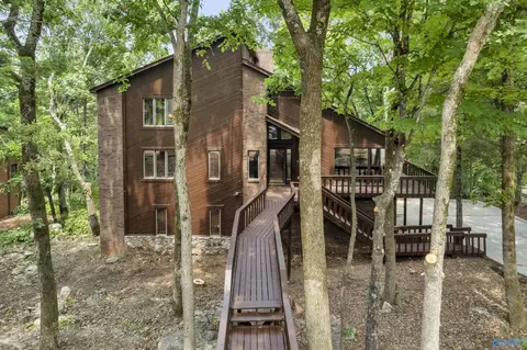 1522 Chandler Rd, Huntsville, AL 35801
