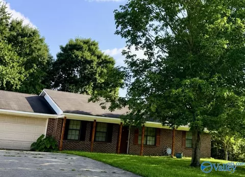 104 Puritan Cir, New Market, AL 35761