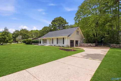 1318 Wind River Cir, Huntsville, AL 35802