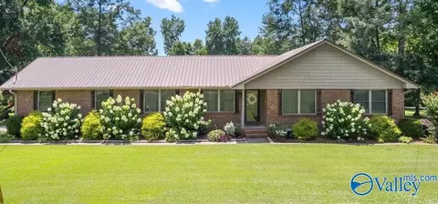 2319 Cornelia Cir, Gadsden, AL 35901