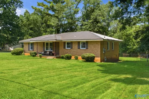 3116 Greenhill Dr, Huntsville, AL 35810
