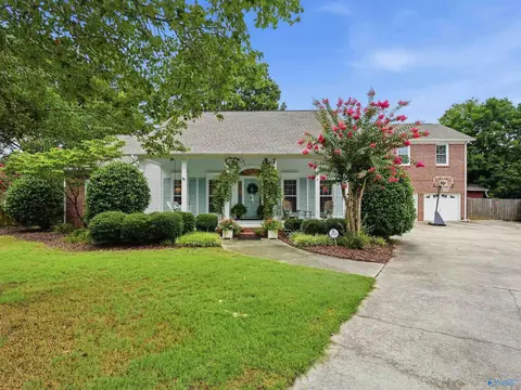 8678 Edgehill Dr, Huntsville, AL 35802