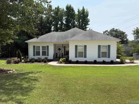 1414 Hickory St, Albertville, AL 35950