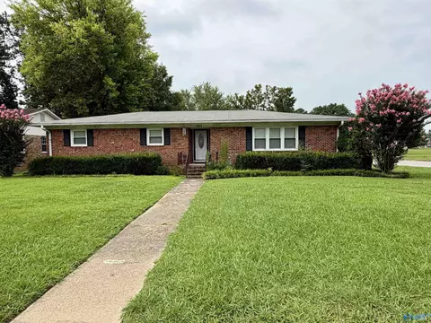 1931 Woodmeade St, Decatur, AL 35601