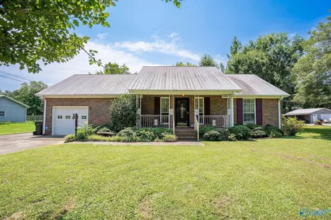 208 Hillsdale Dr, Scottsboro, AL 35769