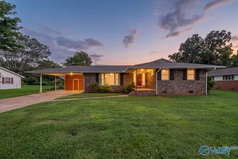 4307 Clayrest Dr, Huntsville, AL 35816