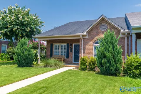 2112 Yorkshire SE, Decatur, AL 35601