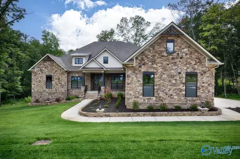 45 Ridge Bluff Cir, Huntsville, AL 35803