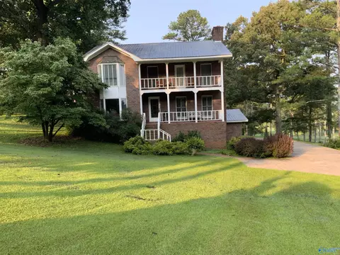 910 Fairway Rd, Fort Payne, AL 35967