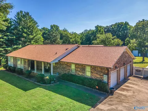1495 Jeff Rd, Huntsville, AL 35806