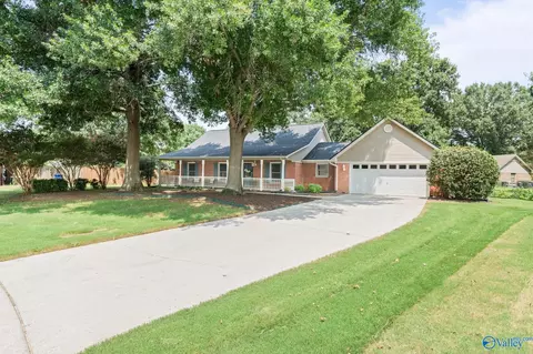 2228 Cecille Dr, Huntsville, AL 35803