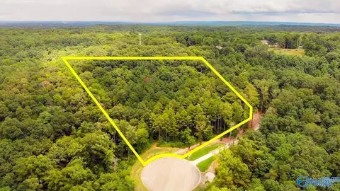 3832 S Woodtrail, Decatur, AL 35603