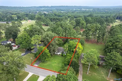 2505 Burningtree Dr, Decatur, AL 35603