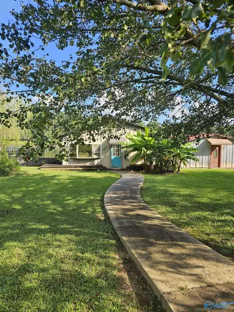 1465 Point Of Pnes, Guntersville, AL 35976