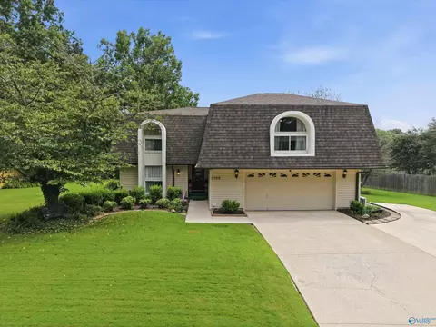 2102 Woodmore Dr, Huntsville, AL 35803