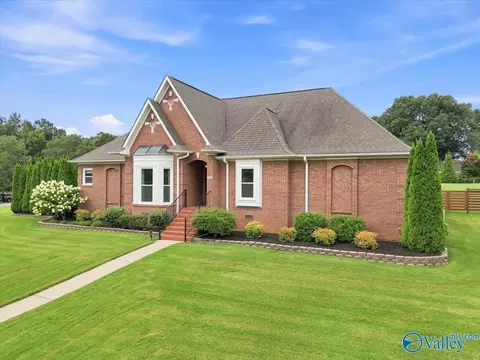 100 Ce Lee Cir, Huntsville, AL 35806