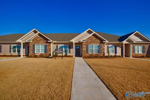 13 Moore Farm Cir, Huntsville, AL 35806