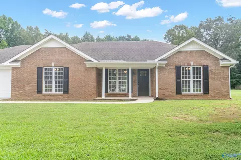 105 Short Track Dr, New Market, AL 35761