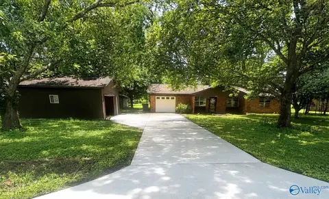 204 Plantation Dr, Meridianville, AL 35759