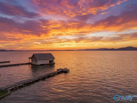 514 Browns Creek Rd, Guntersville, AL 35976