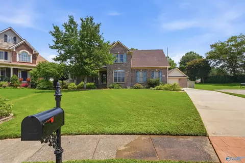 161 Redcliffe Dr, Huntsville, AL 35806
