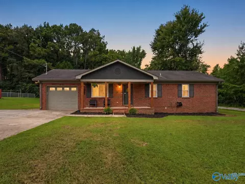 721 E Byrd Rd, Hartselle, AL 35640