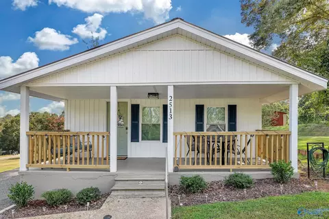 2513 Lakeview Dr, Guntersville, AL 35976