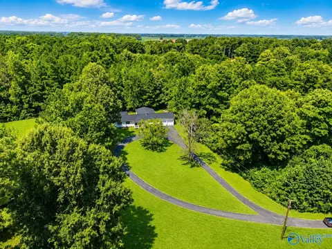 239 Echo Ln, Toney, AL 35773
