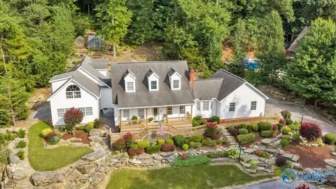 995 Hillwood Dr, Guntersville, AL 35976