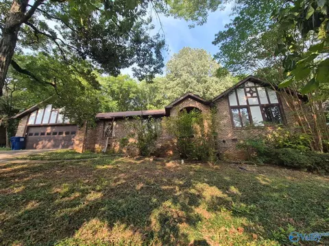 7709 Oakridge Dr, Huntsville, AL 35802