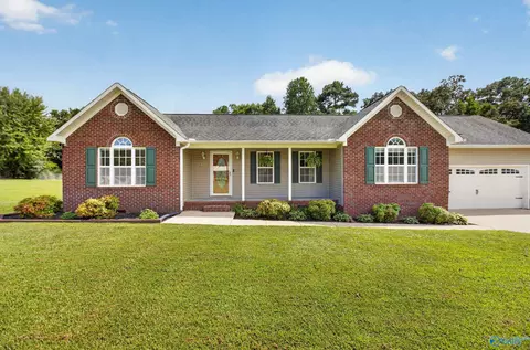 305 Sand Mountain Dr, Rainsville, AL 35986