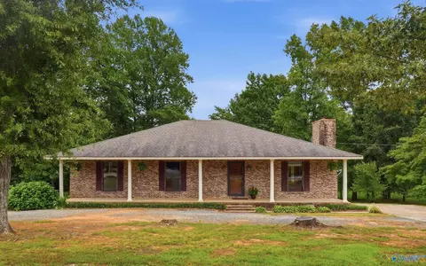 369 Elkwood Section Rd, Hazel Green, AL 35750