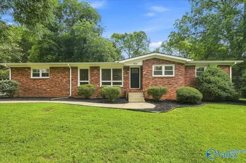 9011 Valley View Dr, Huntsville, AL 35802