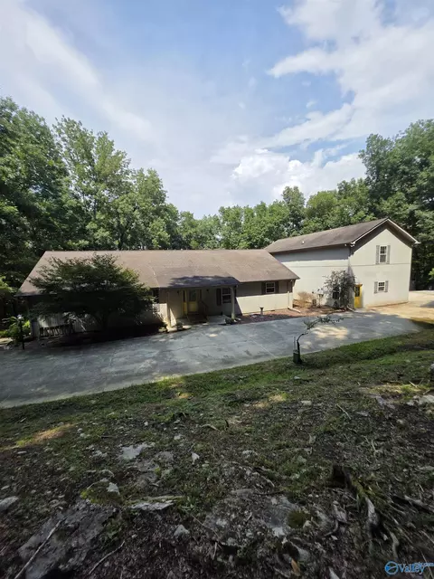 475 S Green Mountain Rd, Owens Cross Roads, AL 35763