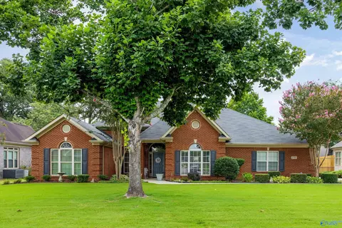 2710 Arbor Oak Dr, Owens Cross Roads, AL 35763