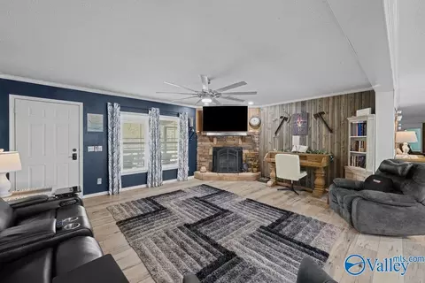Living - 606 Red Eagle Rd, Ohatchee, AL 36271 photo 2 of 3