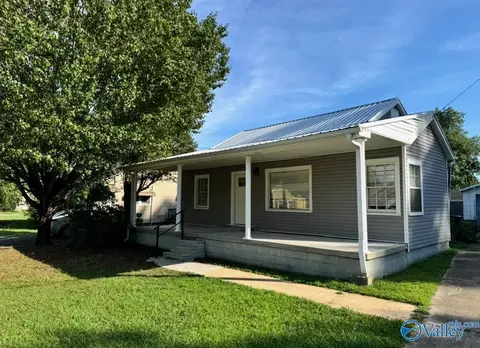 6 Peachtree St, Gadsden, AL 35904