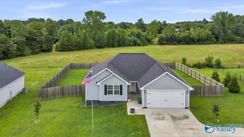 971 Creekstone Point Dr, Fort Payne, AL 35967
