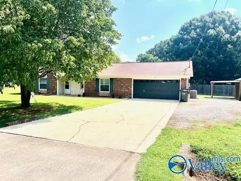 211 Elton Cir, Meridianville, AL 35759