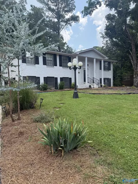 5609 Alta Dena St, Huntsville, AL 35802