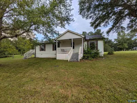 1305 Oakhill Dr, Fort Payne, AL 35967
