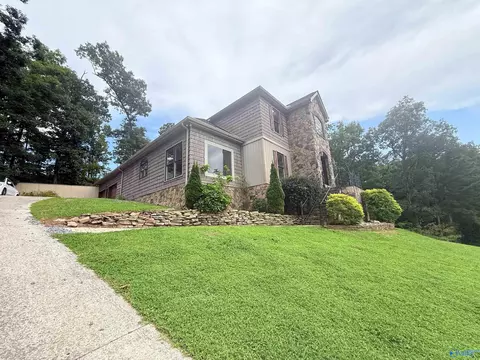 2032 Hualapai Ln, Guntersville, AL 35976