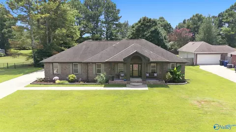 122 Waterbury Dr, Harvest, AL 35749