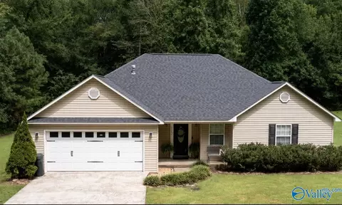 2209 Pond Cir, Guntersville, AL 35976