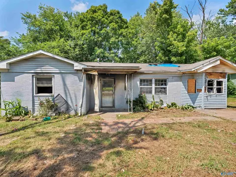 2141 Griffith Dr, Huntsville, AL 35810