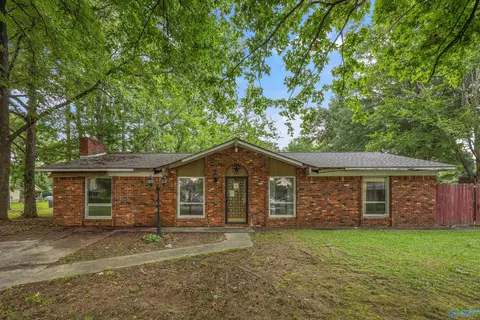 710 Westwood Cir, Decatur, AL 35601