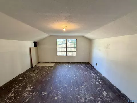 Bedroom - 401 Cedar Bluff Rd, Centre, AL 35960 photo 2 of 2